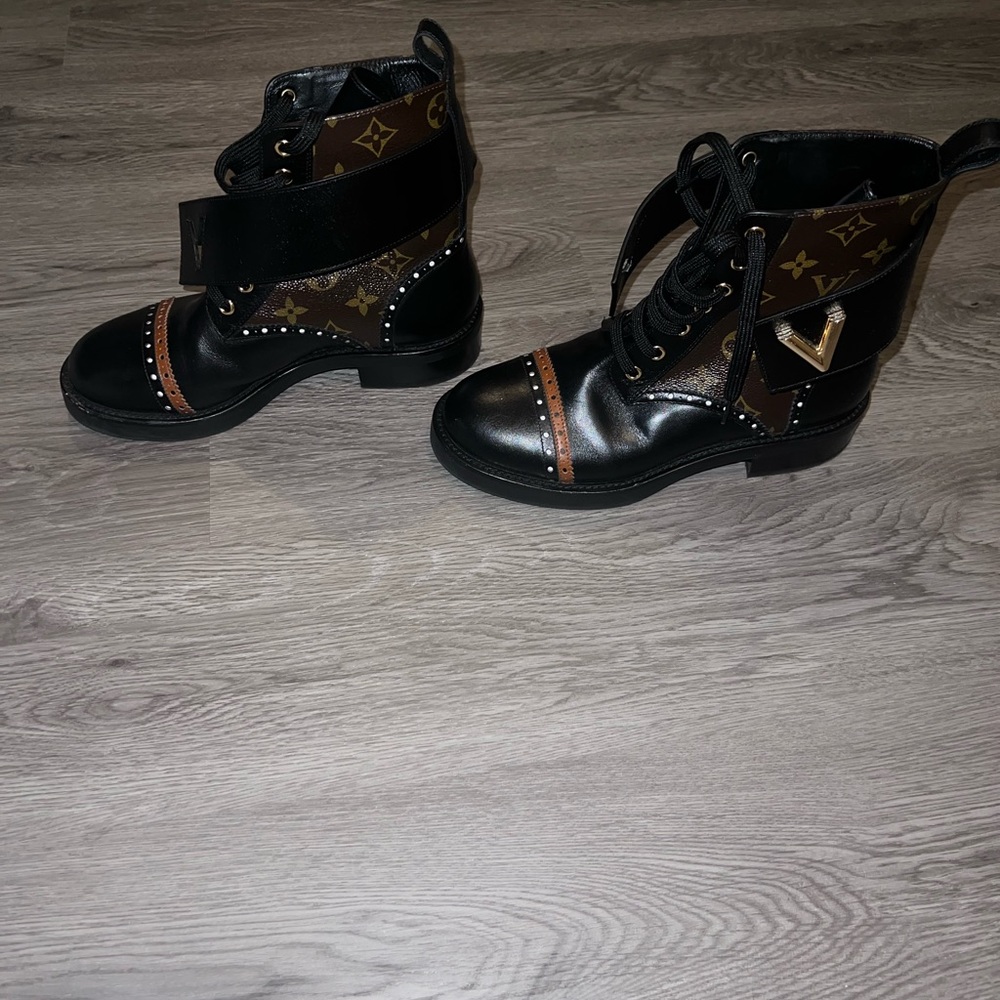 Women Louis Vuitton boots